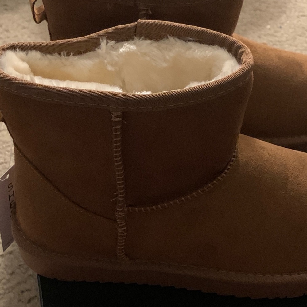 Boots - Picture 2 of 3